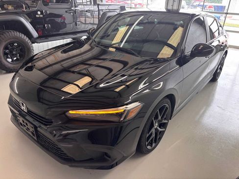 Used 2023 Honda Civic Sport image 3