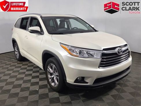 Used 2023 Toyota Highlander LE image 1