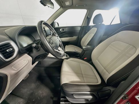 Used 2025 Hyundai Venue SEL FWD image 13