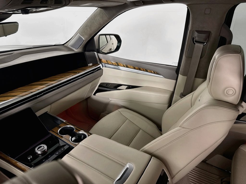 Used 2025 Cadillac Escalade ESV Sport Platinum w/ LPO, Floor Liner Package AWD/4WD image 24