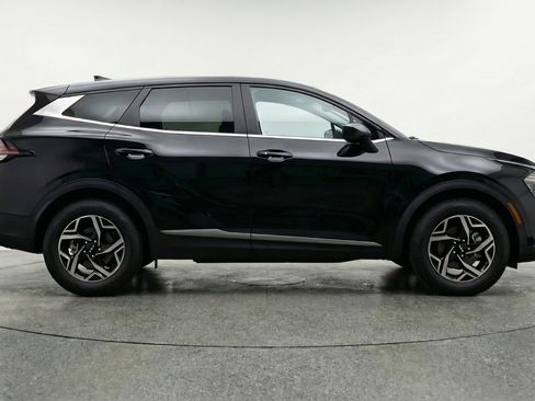 Used 2025 Kia Sportage LX image 11