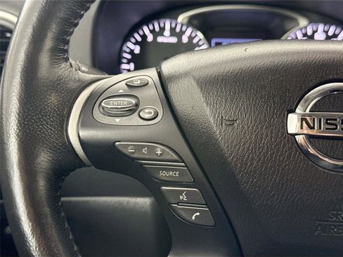 Used 2019 Nissan Pathfinder SL image 18