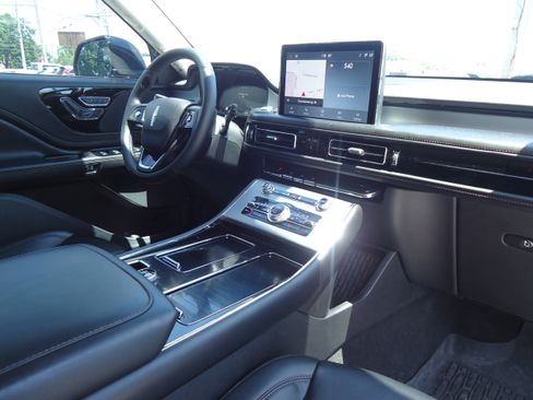 Used 2023 Lincoln Aviator AWD w/ Premium Package image 26