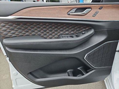 Certified 2025 Jeep Grand Cherokee Summit w/ Luxury Tech Group V AWD/4WD image 12