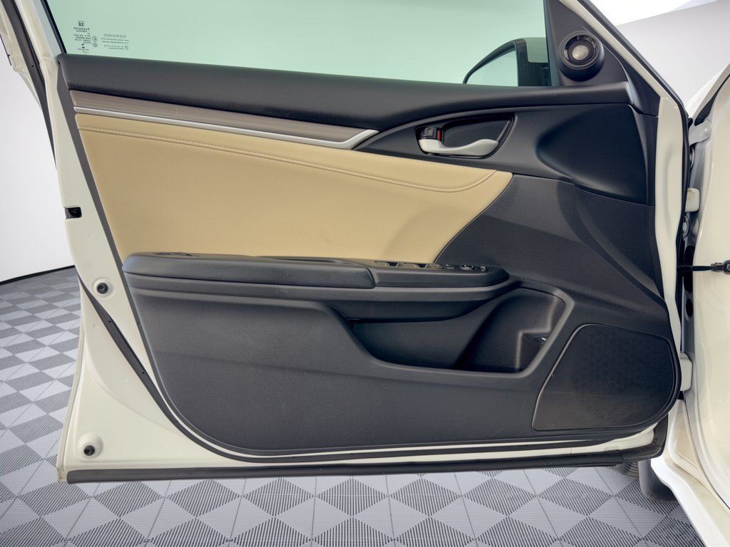 Used 2019 Honda Civic Touring image 14