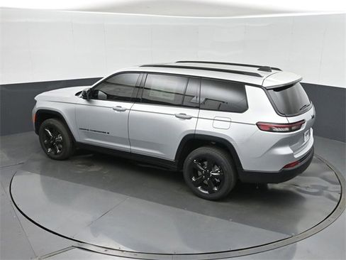 New 2025 Jeep Grand Cherokee L Altitude image 27