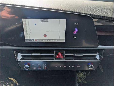 Used 2024 Kia Niro EX image 10