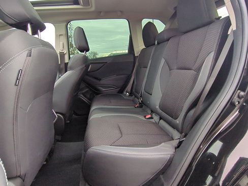 Used 2023 Subaru Forester Premium image 31