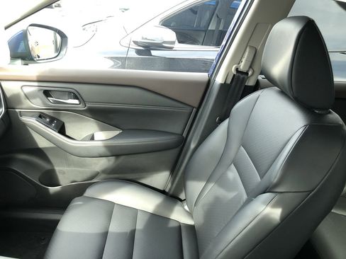 Used 2023 Nissan Rogue SV w/ SV Premium B Package image 23