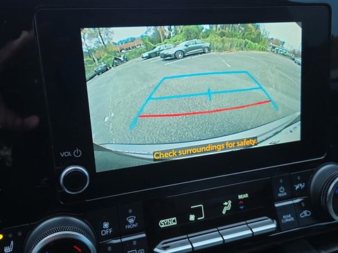 Certified 2023 Toyota Highlander XLE image 16