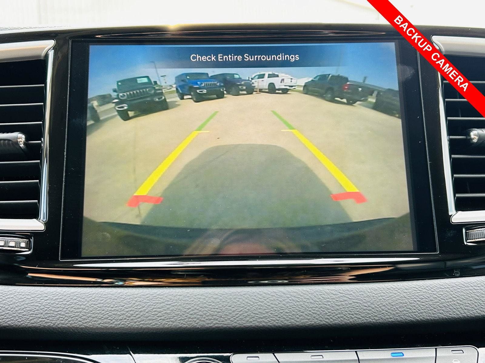 Used 2023 Chrysler Pacifica Touring-L FWD image 10