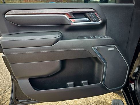 Certified 2024 Chevrolet Silverado 2500 LTZ w/ LTZ Convenience Package image 8