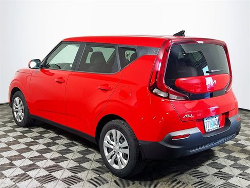 Used 2022 Kia Soul LX image 6