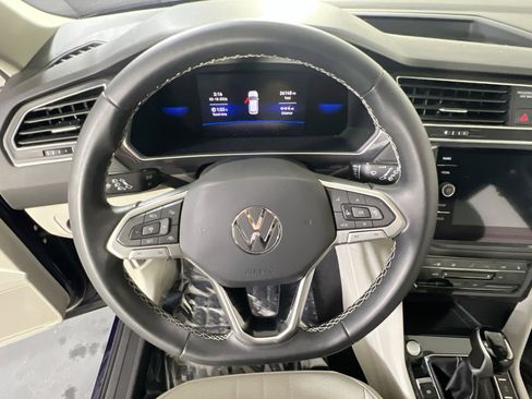 Used 2022 Volkswagen Tiguan SE image 11