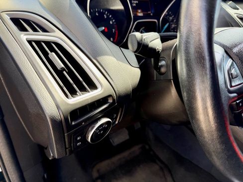 Used 2015 Ford Focus Titanium FWD image 33