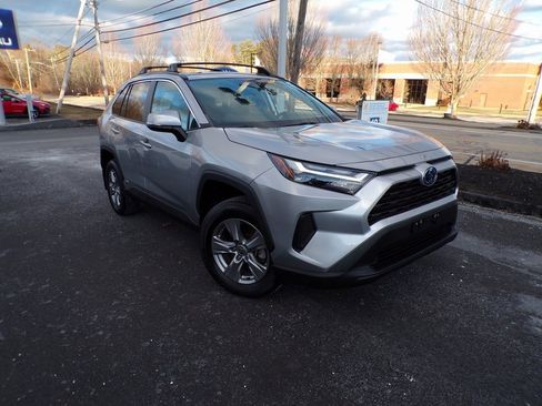 Used 2022 Toyota RAV4 XLE image 6