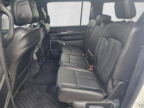 Used 2024 Jeep Wagoneer L Series III w/ Flexible Seating Group AWD/4WD image 19