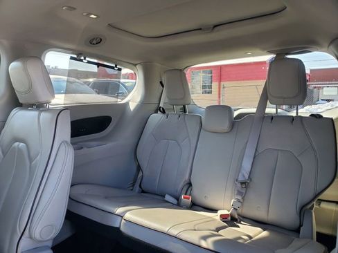 Used 2019 Chrysler Pacifica Limited w/ Tire & Wheel Group image 33