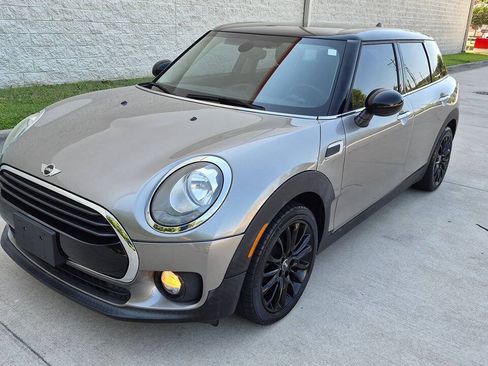 Used 2017 MINI Cooper Clubman FWD image 3