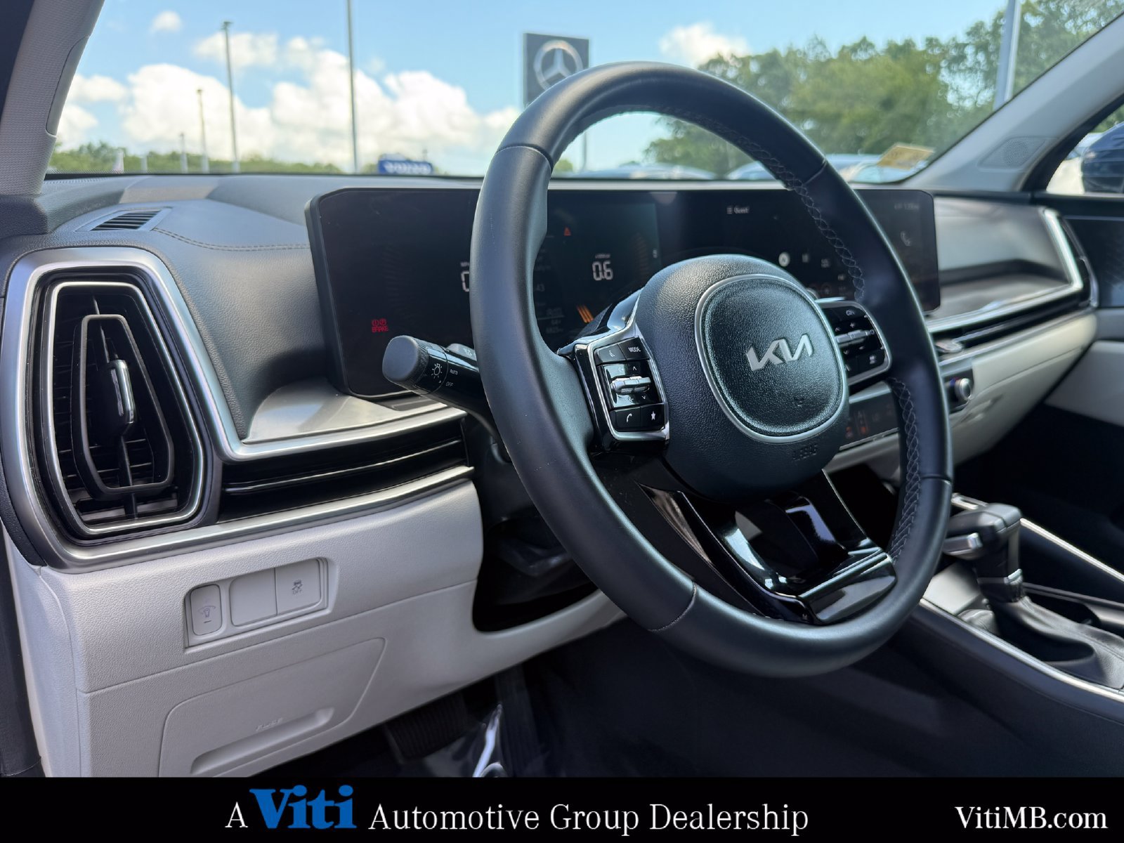 Used 2025 Kia Sorento S FWD image 17