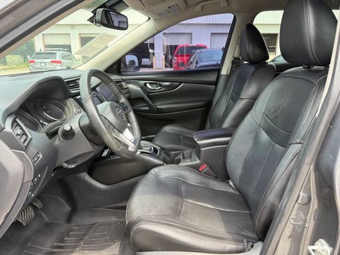 Used 2019 Nissan Rogue SL FWD image 2