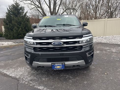 Used 2023 Ford Expedition Limited image 2