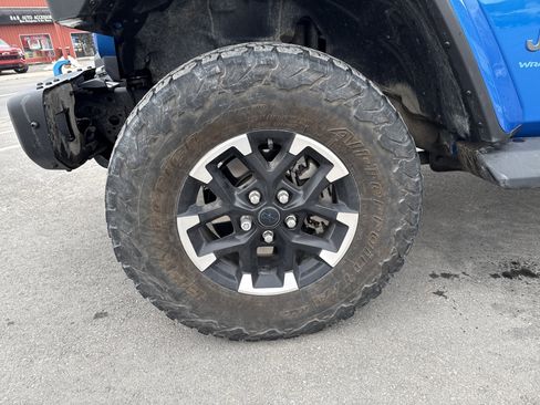 Used 2024 Jeep Wrangler Unlimited Rubicon 4xe image 11