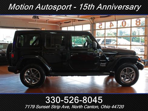 Used 2021 Jeep Wrangler Unlimited Sahara w/ Dual Top Group AWD/4WD image 14