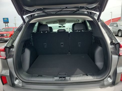 Certified 2025 Ford Escape SE FWD image 10