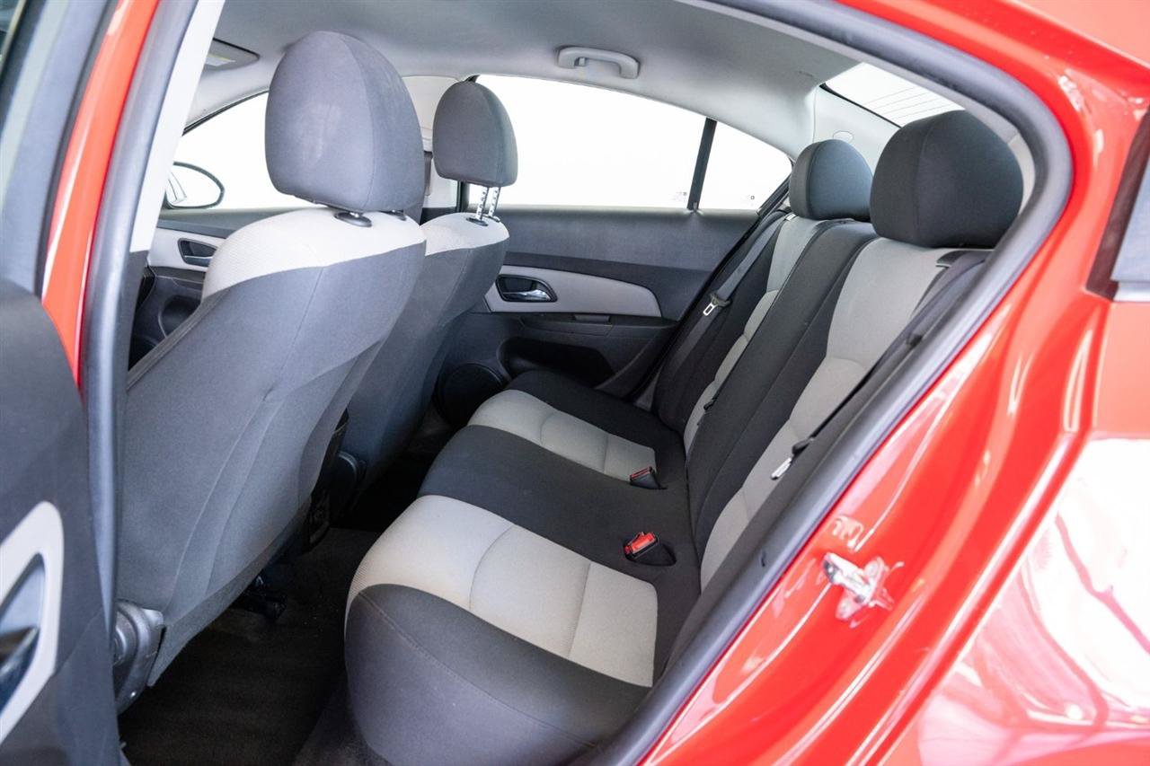 Used 2015 Chevrolet Cruze LS FWD image 12
