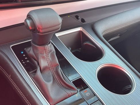 Used 2025 Toyota Sienna LE image 4