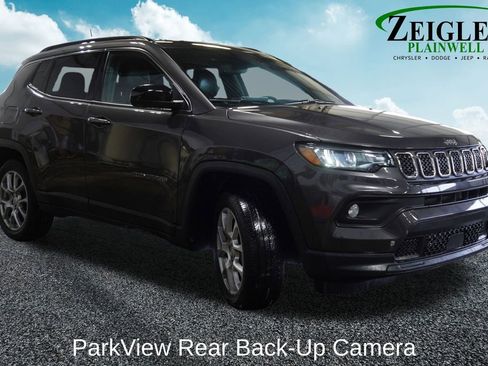 Used 2023 Jeep Compass Latitude image 4