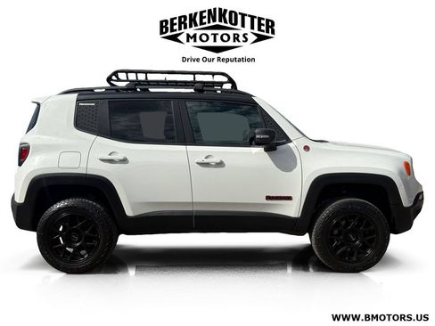 Used 2016 Jeep Renegade Trailhawk AWD/4WD image 2