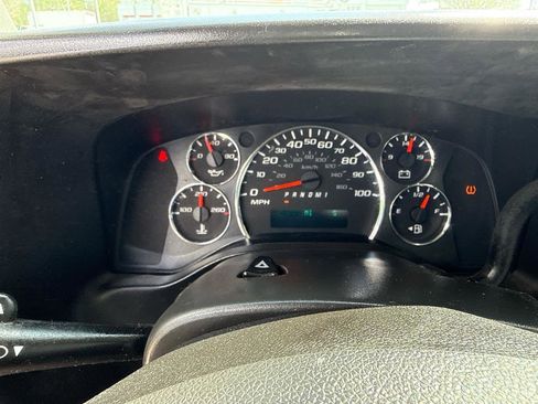 Used 2018 Chevrolet Express 2500 w/ Driver Convenience Package image 15