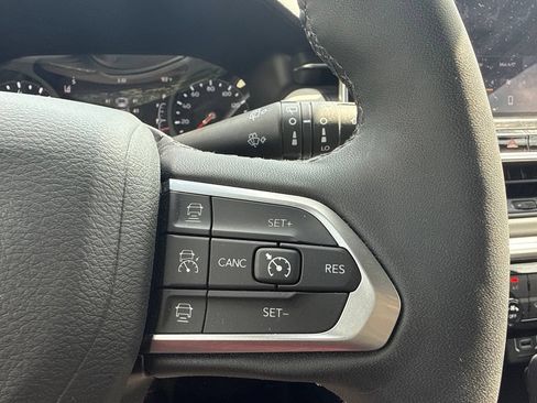 Used 2025 Jeep Compass Limited w/ Sun & Sound Group AWD/4WD image 12