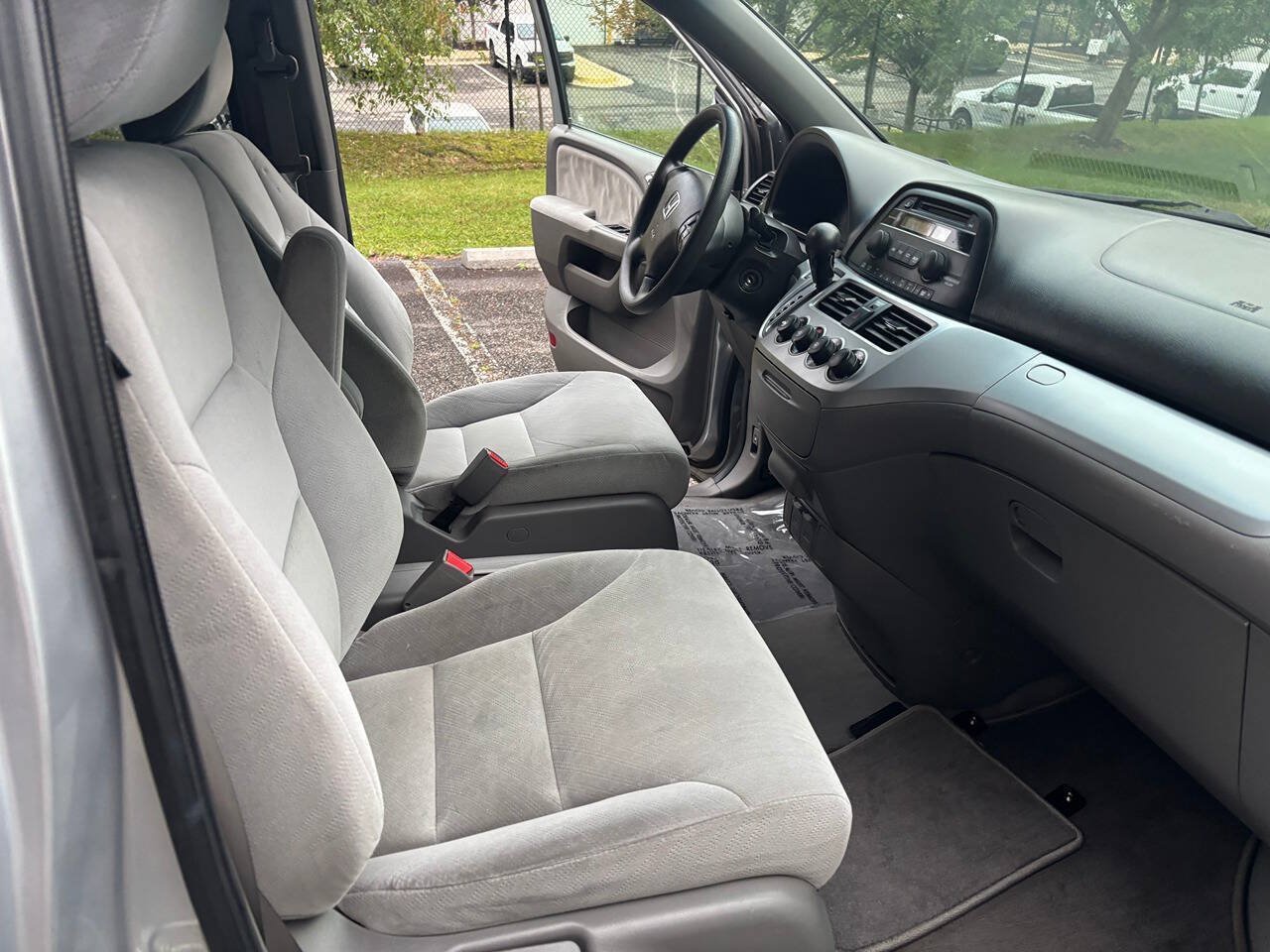 Used 2010 Honda Odyssey LX image 23