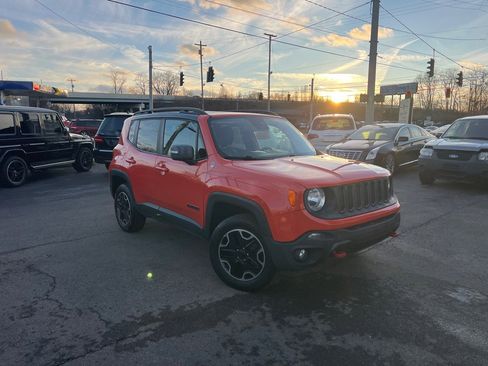Used 2017 Jeep Renegade Trailhawk w/ Premium Trailhawk Package image 5