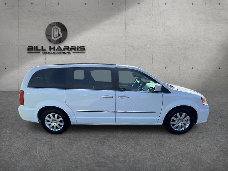 Used 2016 Chrysler Town & Country Touring w/ Driver Convenience Group FWD image 5