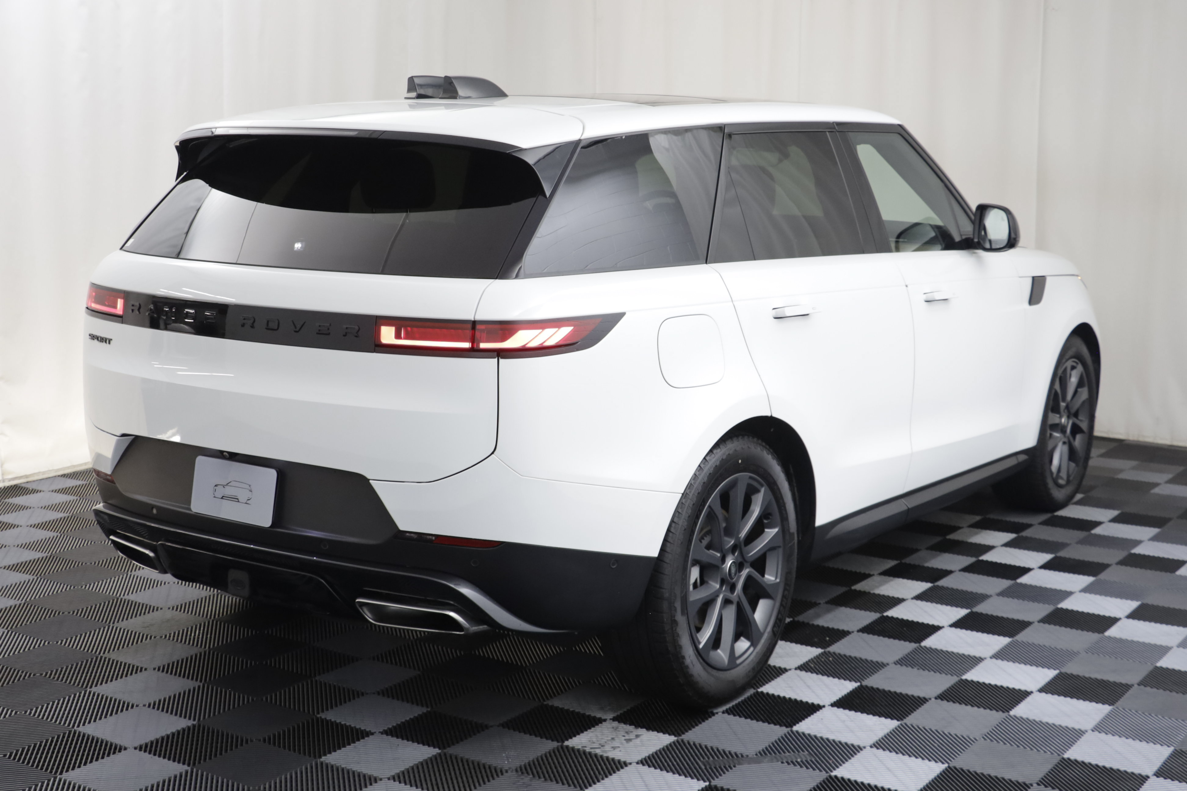 Used 2024 Land Rover Range Rover Sport SE AWD/4WD image 19