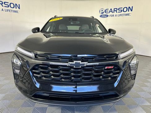 Used 2024 Chevrolet Trax RS w/ Driver Confidence Package FWD image 2