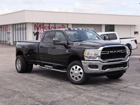 Used 2024 RAM 3500 Tradesman w/ Chrome Appearance Group AWD/4WD image 3