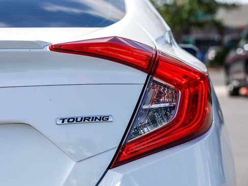 Used 2019 Honda Civic Touring image 11