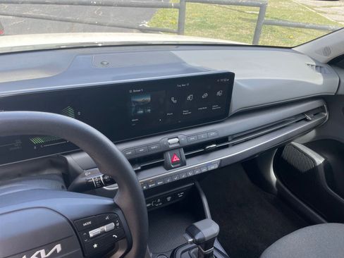 Used 2025 Kia K4 LXS image 17