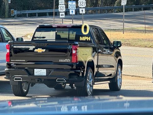 Used 2022 Chevrolet Silverado 1500 LTZ w/ LTZ Premium Package image 12