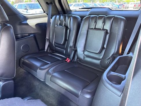 Used 2014 Ford Explorer XLT w/ Equipment Group 202A AWD/4WD image 8