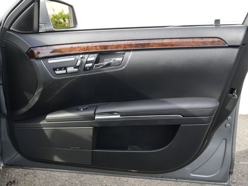 Used 2011 Mercedes-Benz S 550 4MATIC image 34