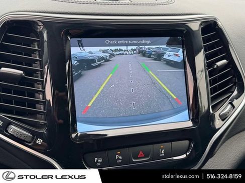Used 2021 Jeep Cherokee Limited w/ Mopar Interior Package AWD/4WD image 32