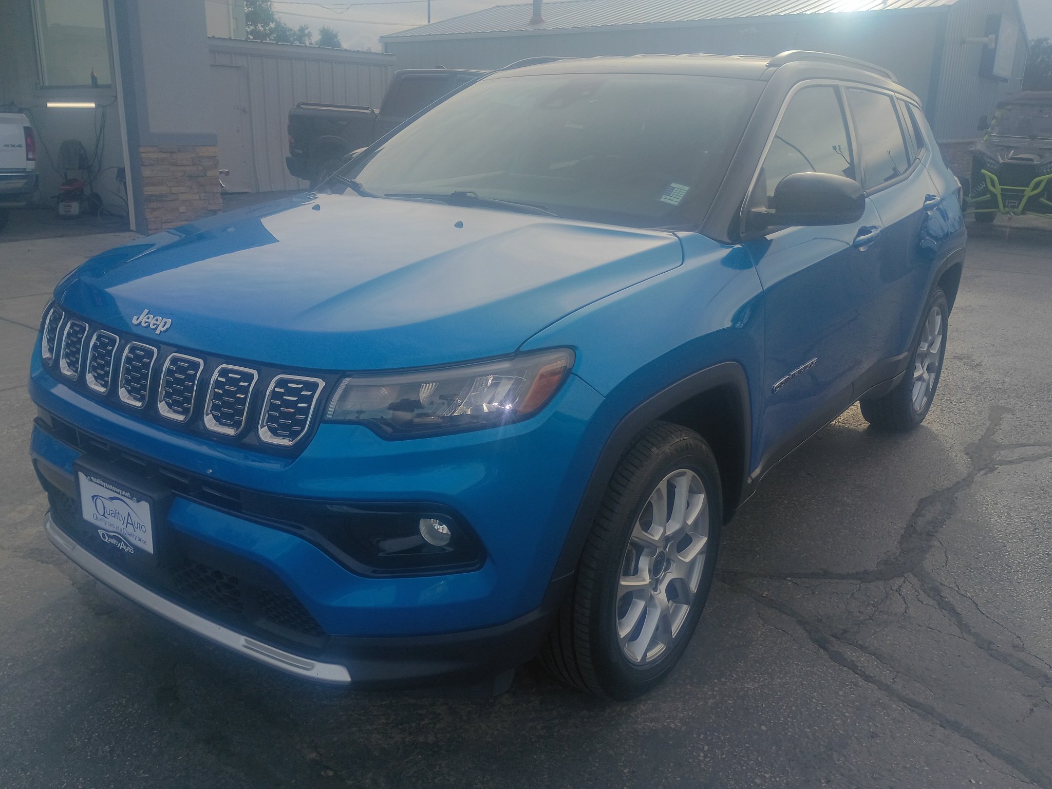 Used 2025 Jeep Compass Limited AWD/4WD image 2