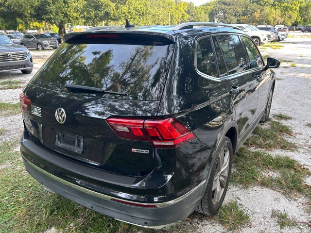 Used 2019 Volkswagen Tiguan SEL Premium w/ 3rd Row Seat Package AWD/4WD image 4