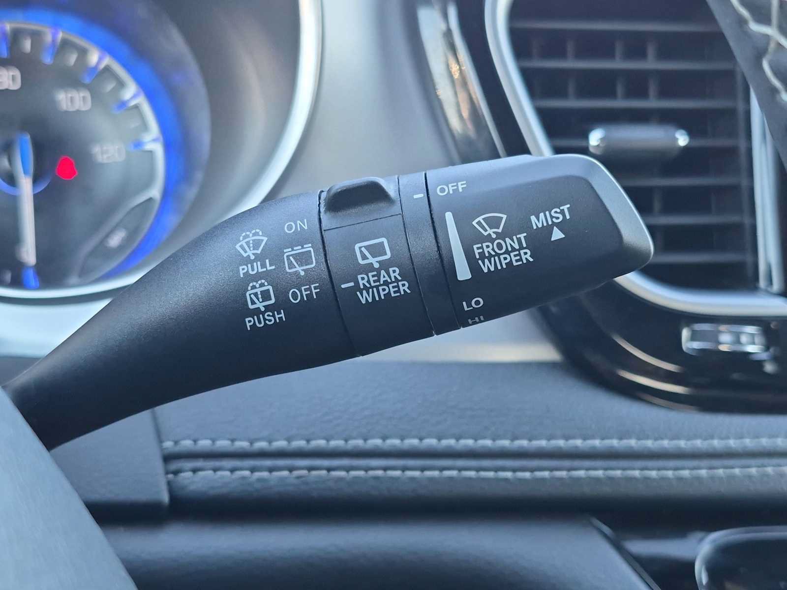 Used 2025 Chrysler Pacifica Limited FWD image 27
